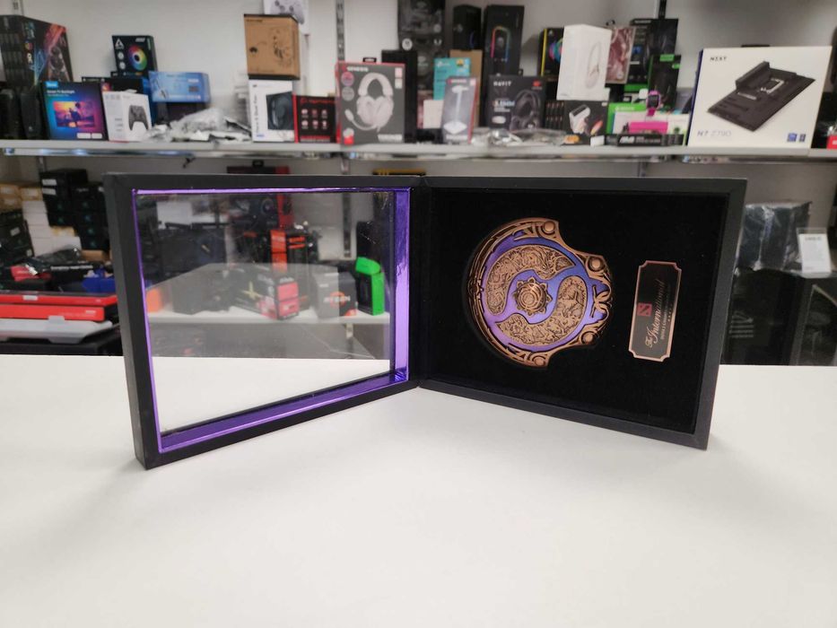 Dota 2 The International 2018 Aegis + DOTA 2 2019 Trophy Aegis Unikat