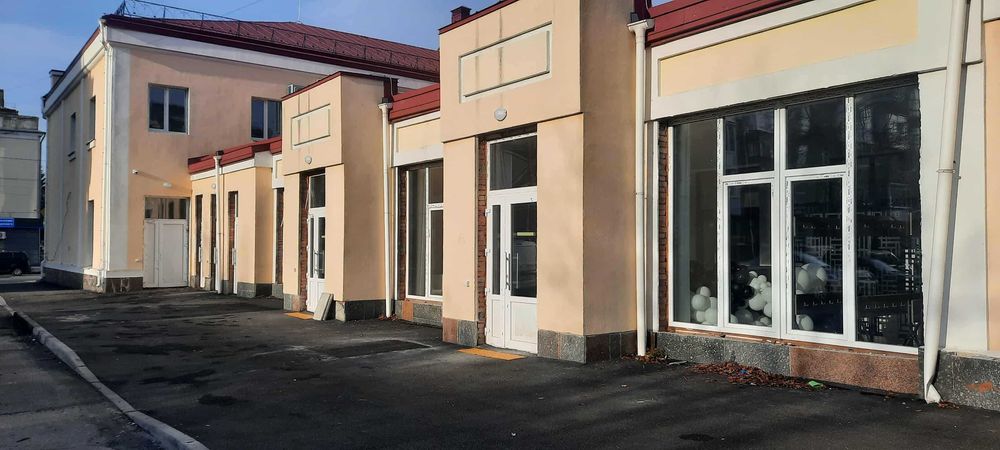 Оренда фасадні приміщення 18-132м Центр Звягель Шевченка,5/1 Терміново