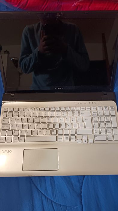 Portátil Sony cor branco modelo SYE151G17M Windows 10