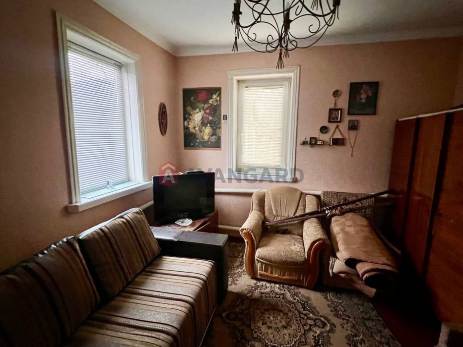 Здам доглянутий цегляний будинок у районі Казбет, вул. Василини.