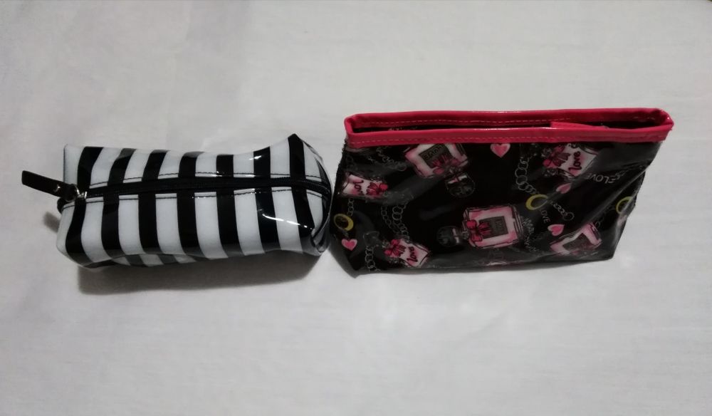 SALDOS Necéssaires / bolsas de maquilhagem diversas.
