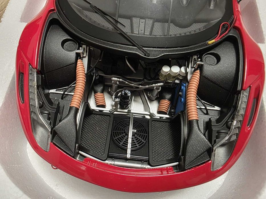 Ferrari 458 Itália GT2 - 1:18 Hot Wheels Elite