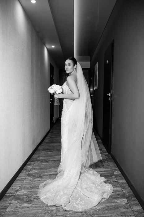 Продам весільну сукню