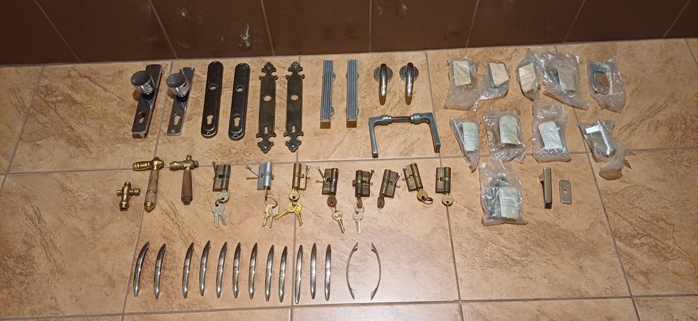 Klamki mosiężne,aluminiowe,zamki,wkładki.