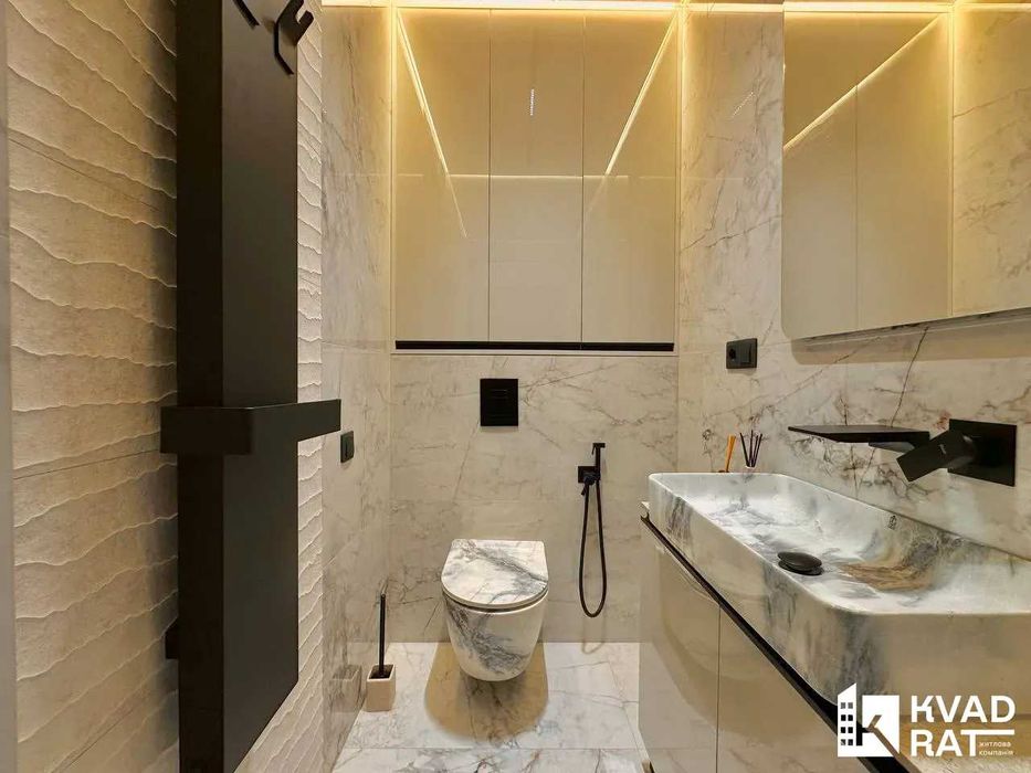 Продаж 2-кімнатної квартири з великою кухнею-студією