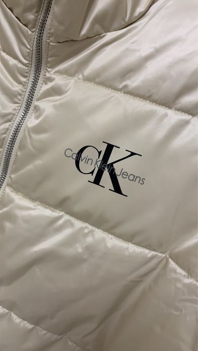 НоВА Calvin Klein s-2xl куртка бежева весна демі молочна пальто пуфер
