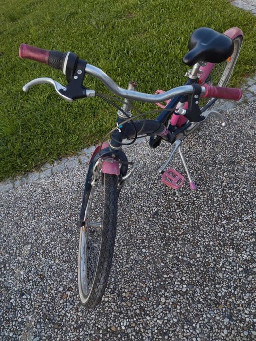 Vende-se bicicleta de menina.