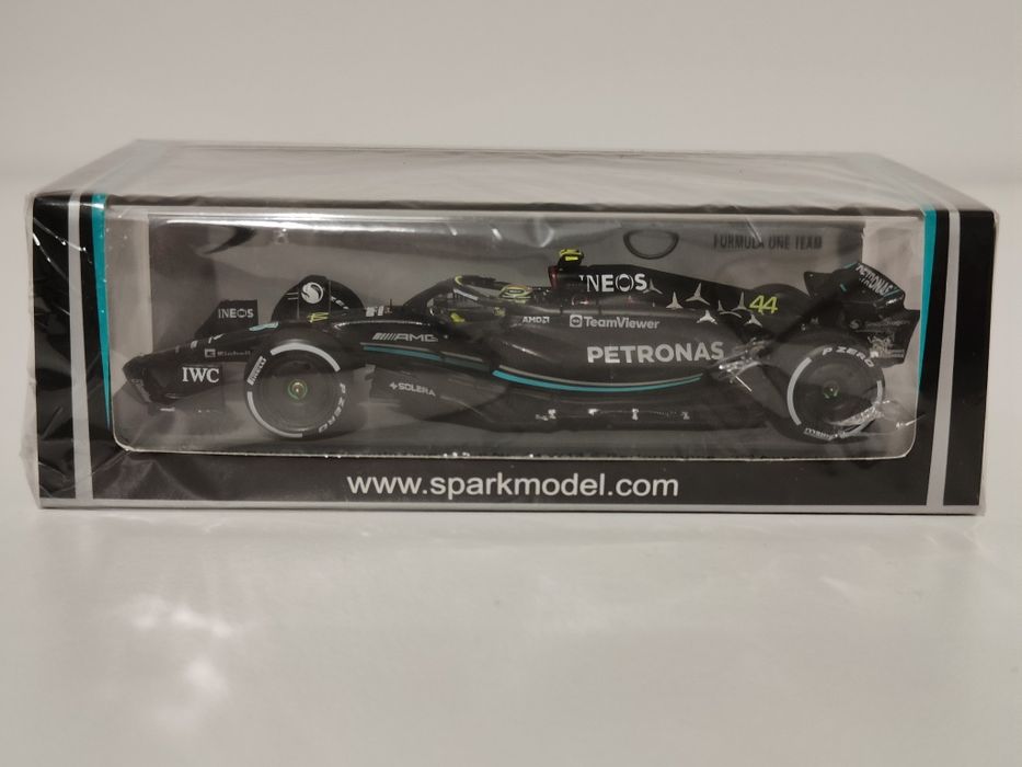 Mercedes F1 Spark S8561 Lewis Hamilton w skali 1:43 z 2023