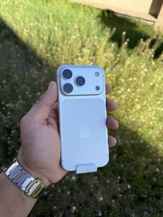 Ідеальний Iphone 17pro Silver