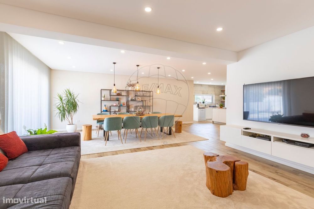 Moradia T5 para venda