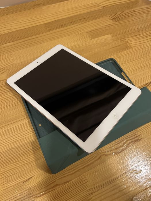 Планшет APPLE iPad Air 32GB модель A1474 білий