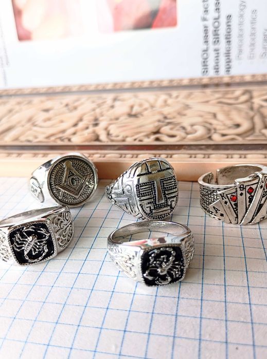 Перстень печатка лот / з червоним камнем сталь / 20.5 розмір