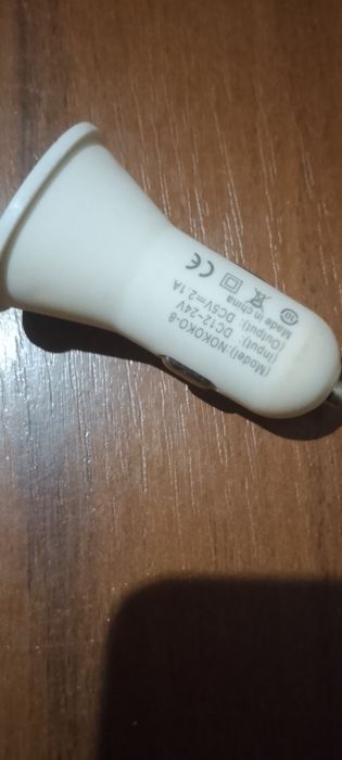 Автомобильная зарядка для телефонов без шнура