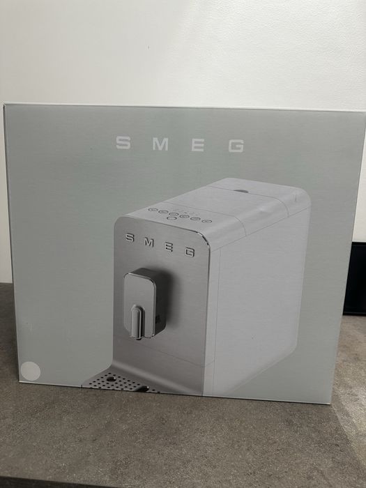 Автоматична кавомашина SMEG