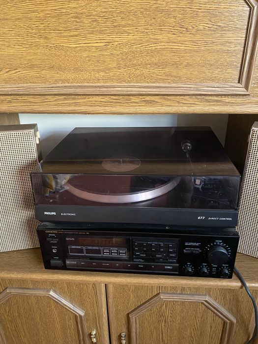 Вініловий програвач Philips 677