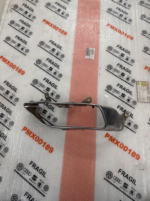 Audi A4 B9 8W0 Końcowka wydechu prawa