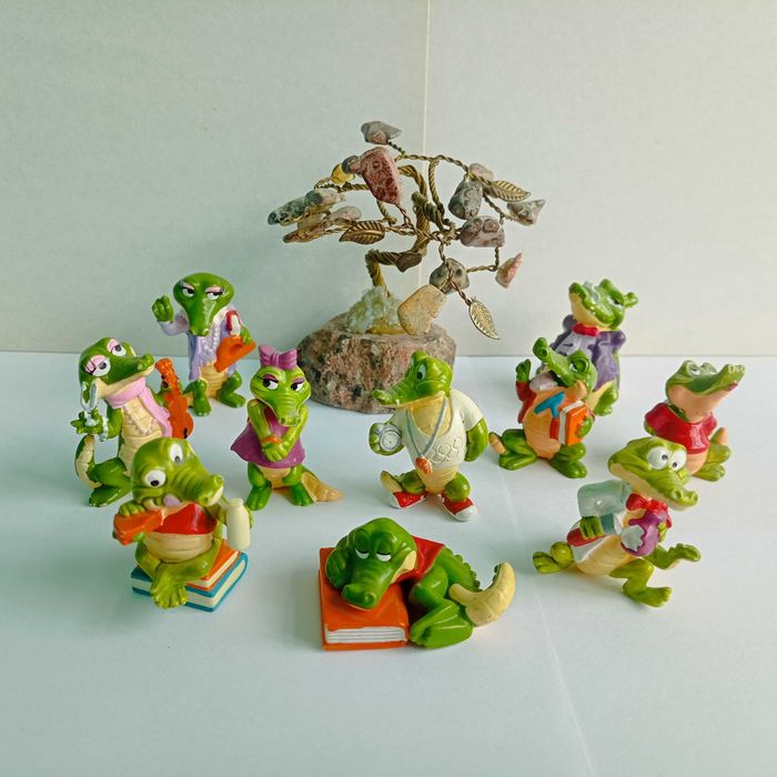 Киндеры из 90х лягушки, акулы, крокодилы