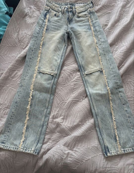 Jeansy Bershka proste