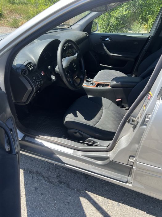 Mercedes Benz C180