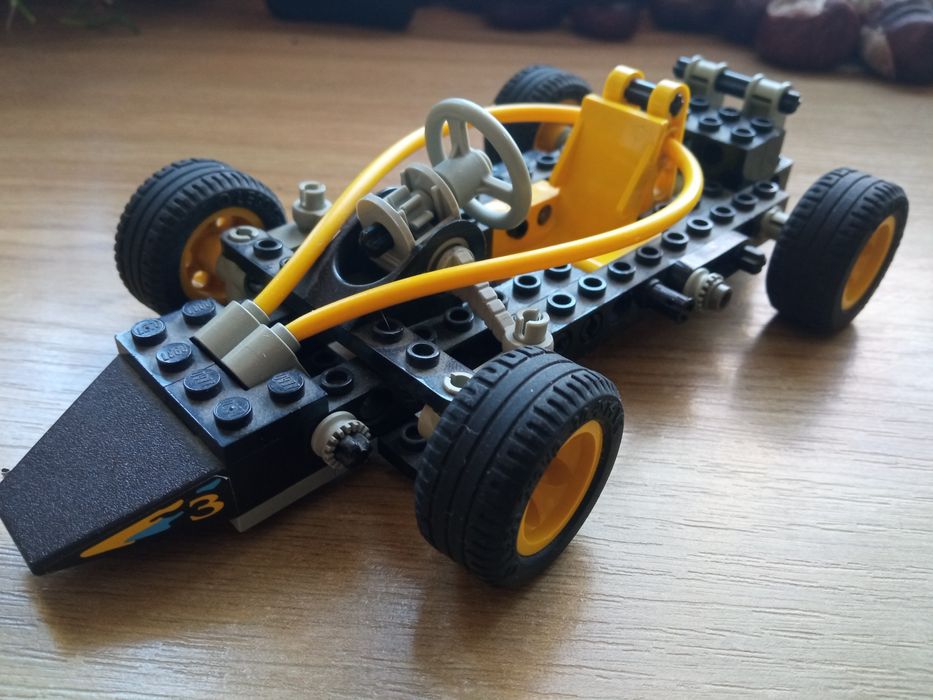 Lego Technic nr 8207 wyścigówka