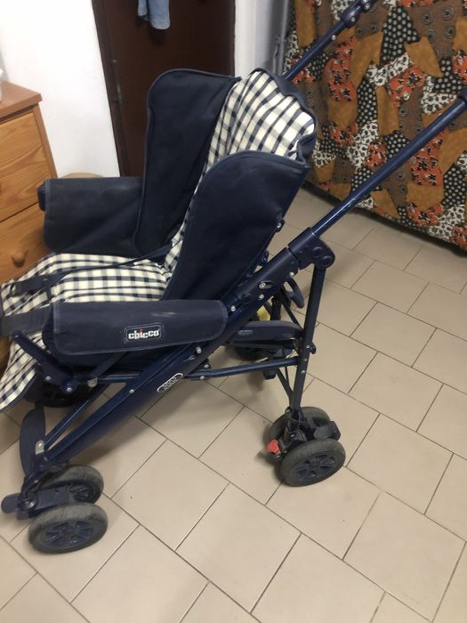 Carrinho de bebe c/ proteção marca chico