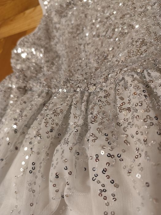 Sukienki błyszczące 134