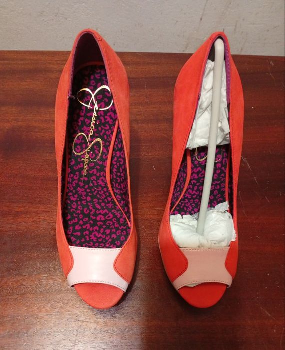 Sapatos Vermelhos e Rosa da marca Jéssica Simpson