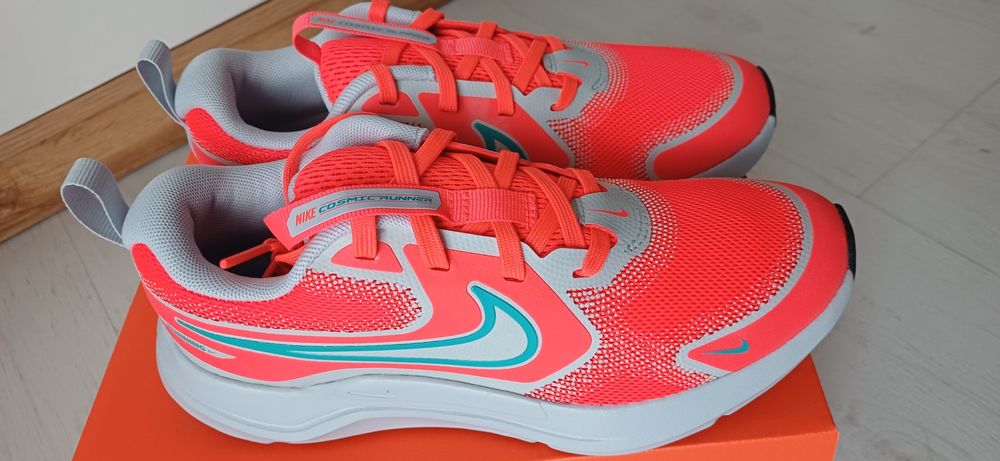 Buty sportowe młodzieżowe Nike Cosmic Runner rozmiar 35,5 Nowe