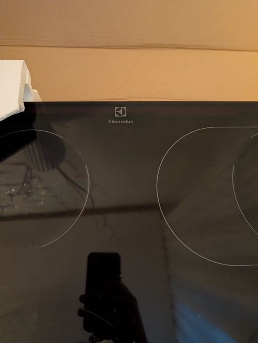 Варочна  поверхня Electrolux