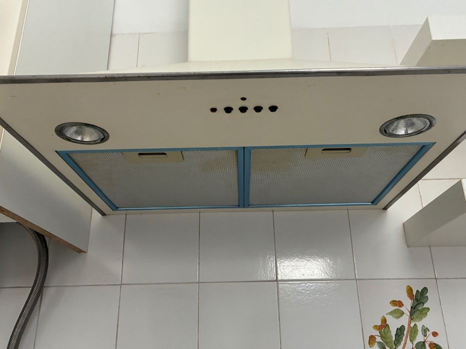 Exaustor de cozinha branco marca IKEA em bom estado