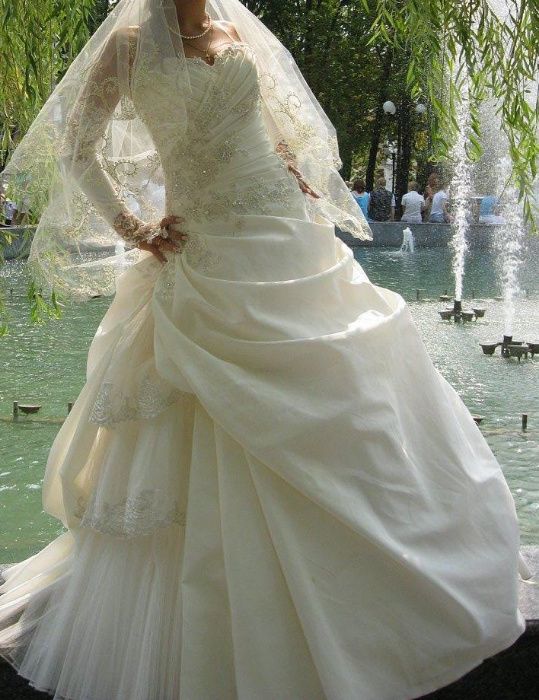 Весільня сукня з фатиновою вставкою s-m 42-46 р