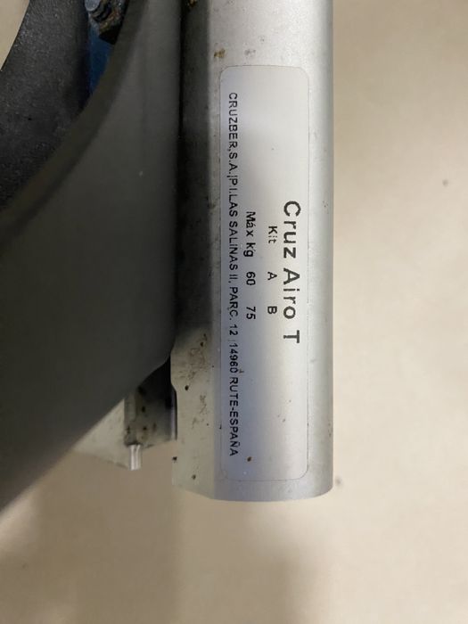 Cruz AIRO T - bagażnik belka aluminiowy montowany za rant dachu