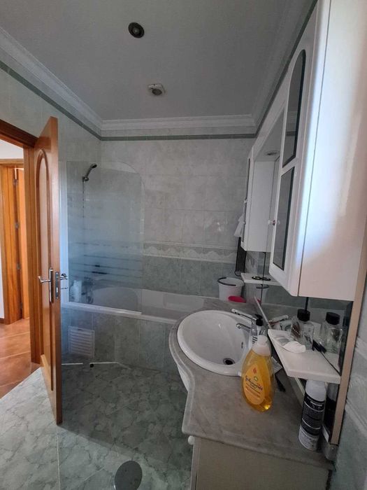 Moradia T4 totalmente independente mobilada e equipada