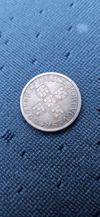 Moeda de 50 centavos em muito bom estado