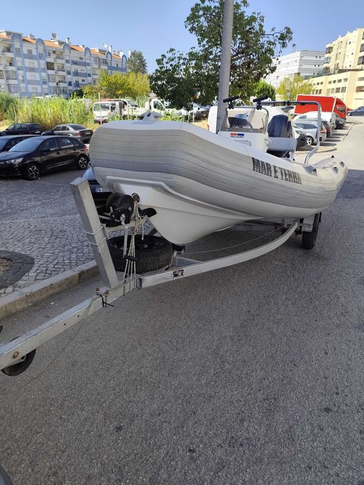 Valiant Semi-Rigid V 570 with Yamaha 80 HP Fuel Injection Engine