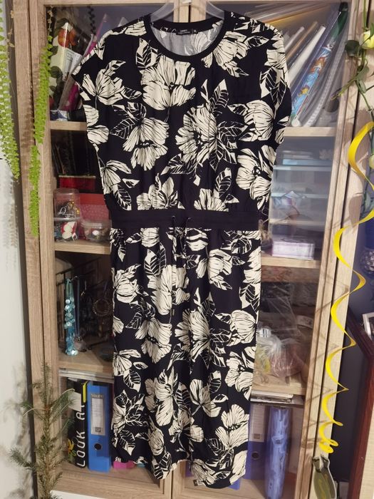 Sukienka długa czarno - biała Carry XL