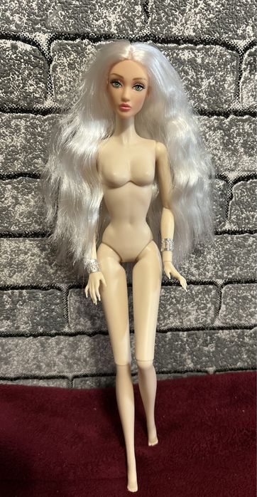 Лялька наречена Барбі гібрид , голова Дефа, тіло типу Інтегріті Мізі