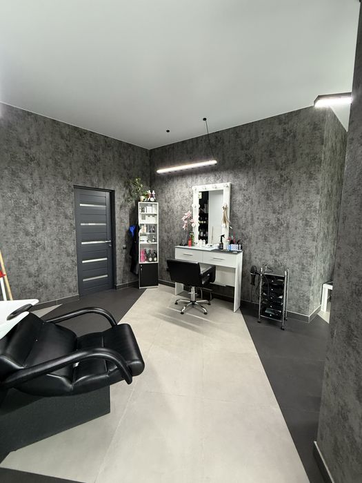 Продаж салону краси у Мостиськах