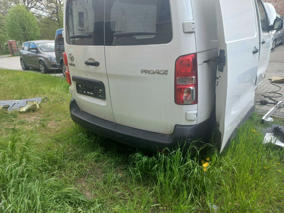 Zderzak tył Toyota proace 3