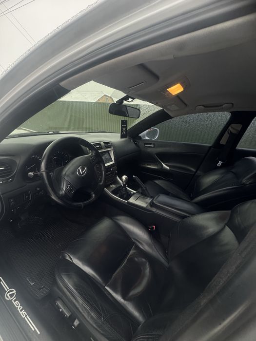 Lexus is 220 d авто 10/10