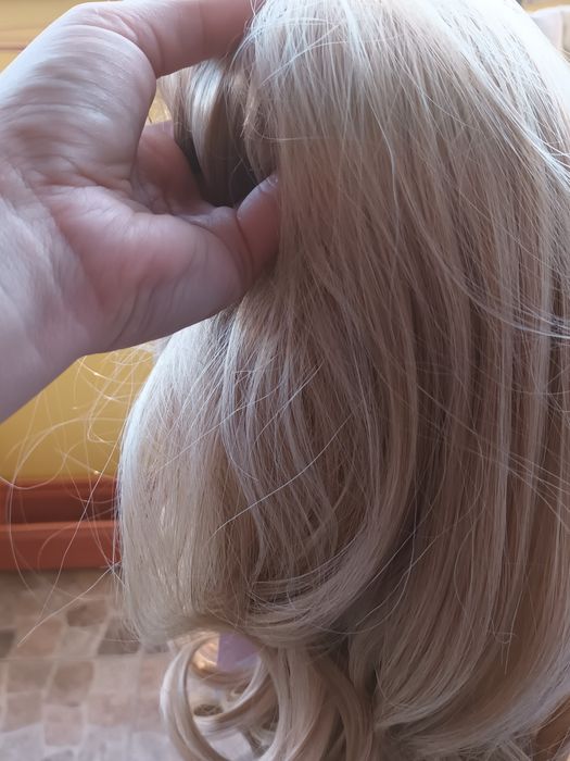 Długa peruka blond pasemka