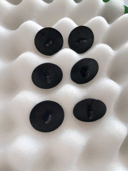 6 Botões em metal cor de chumbo com círculos. 1,8 cm diâmetro. Novos.
