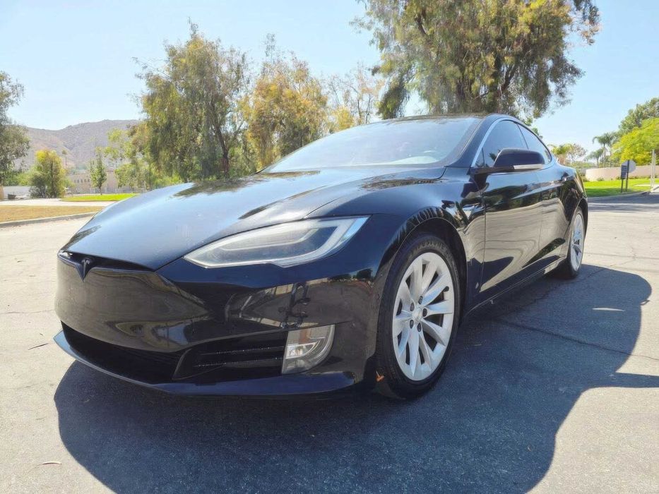 Tesla Model S 75D      2018