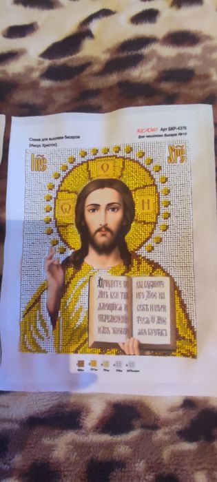 Продам ікони(полотно)ручної роботи,вишиті з бісеру.