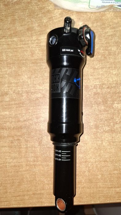 tylni  amortyzator rowerowy (damper) marki RockShox Deluxe RL