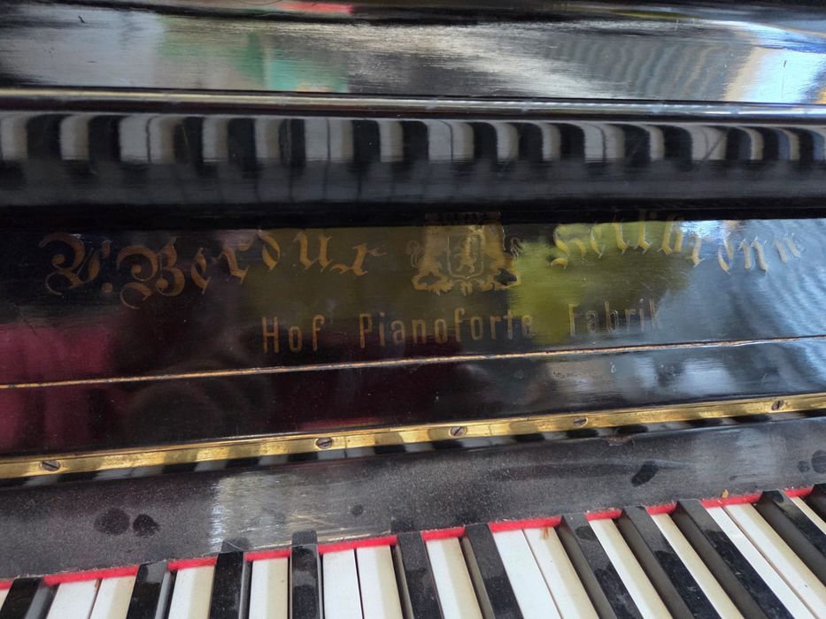 Piano alemão em bom estado ,