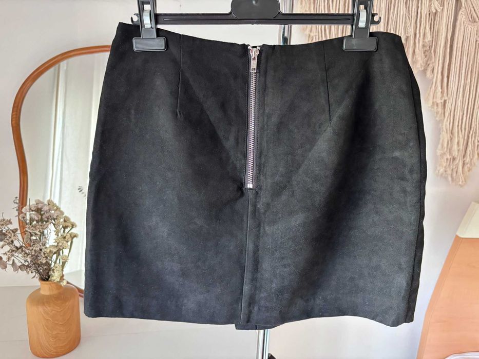 Saia preta H&M Divided EUR 38 | Efeito camurça com laço frontal
