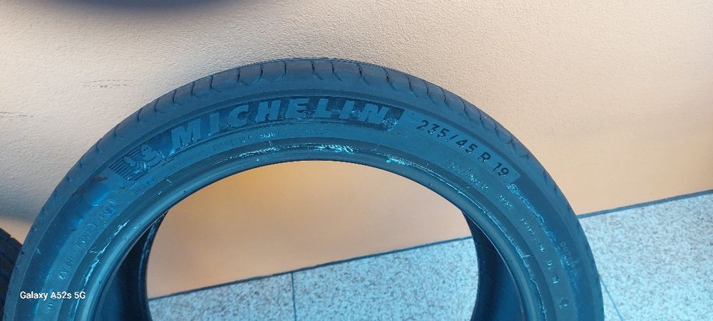 4 PNEUS MICHELIN  235/45 R19 99W