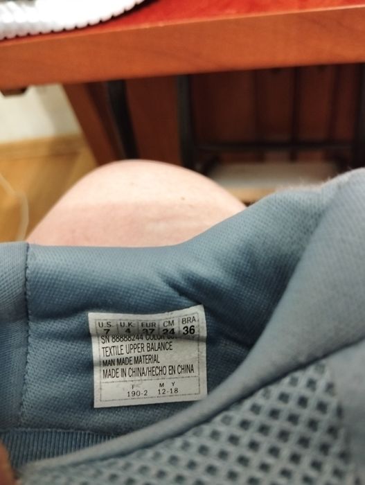 Взуття , кросівки Skechers