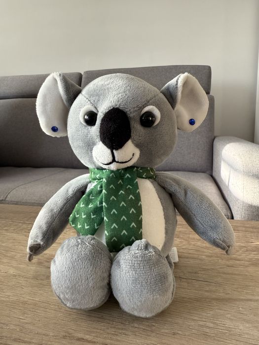 Maskotka koala szara z zielonym szalikiem